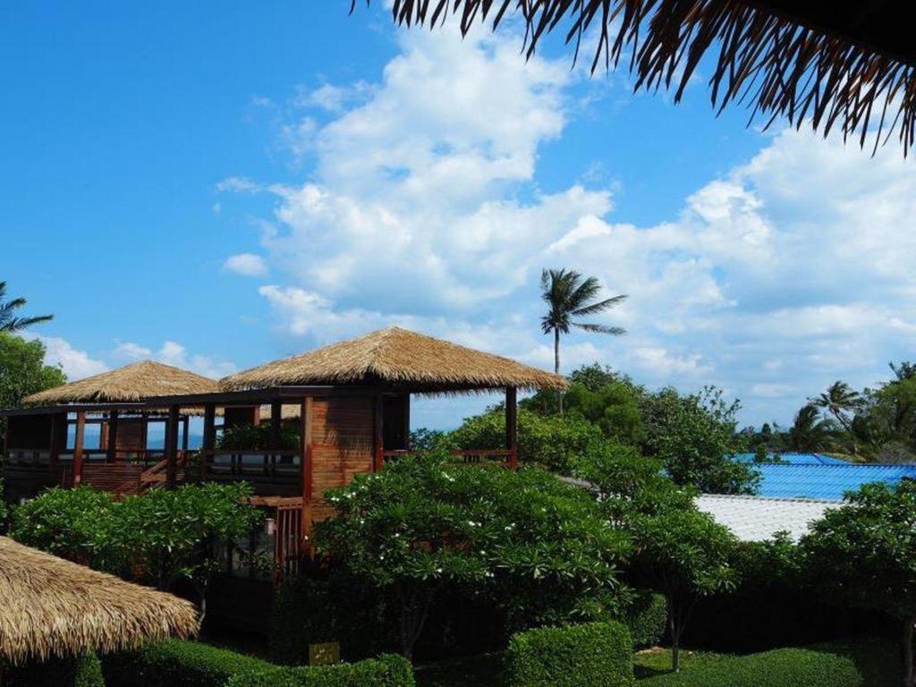 The Blue Sky Resort@ Koh Payam Koh Phayam Bagian luar foto